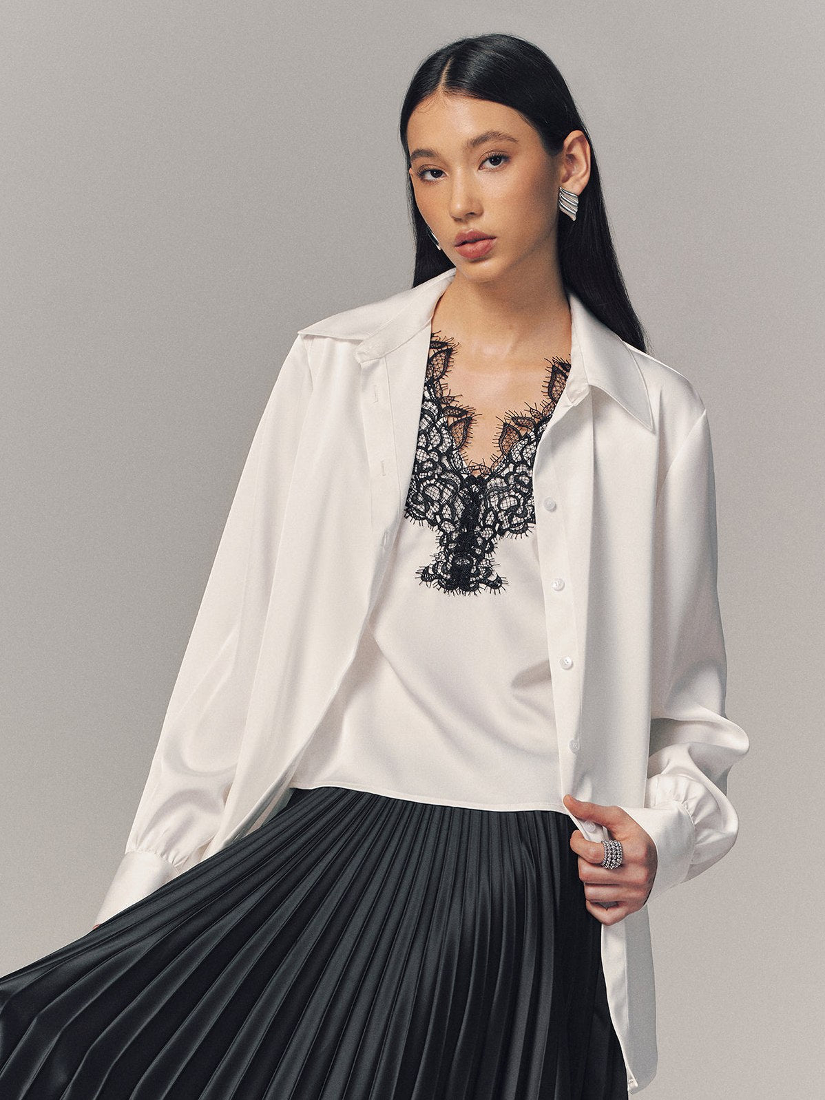 Women's 2 in 1 Contrast Lace Satin Shirt — detail